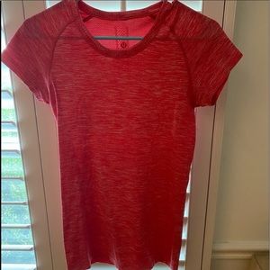 Lululemon swifty tech top